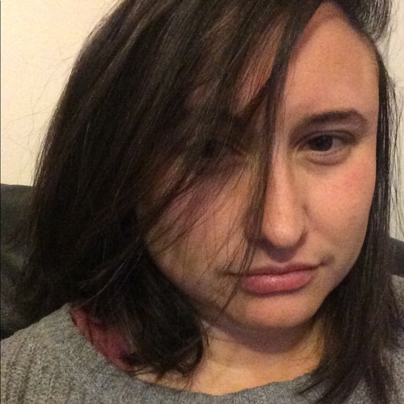 Meet your Posher, Liz - Picture 2 of 8